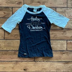 HD women’s medium 110 anniversary baseball T-shirt